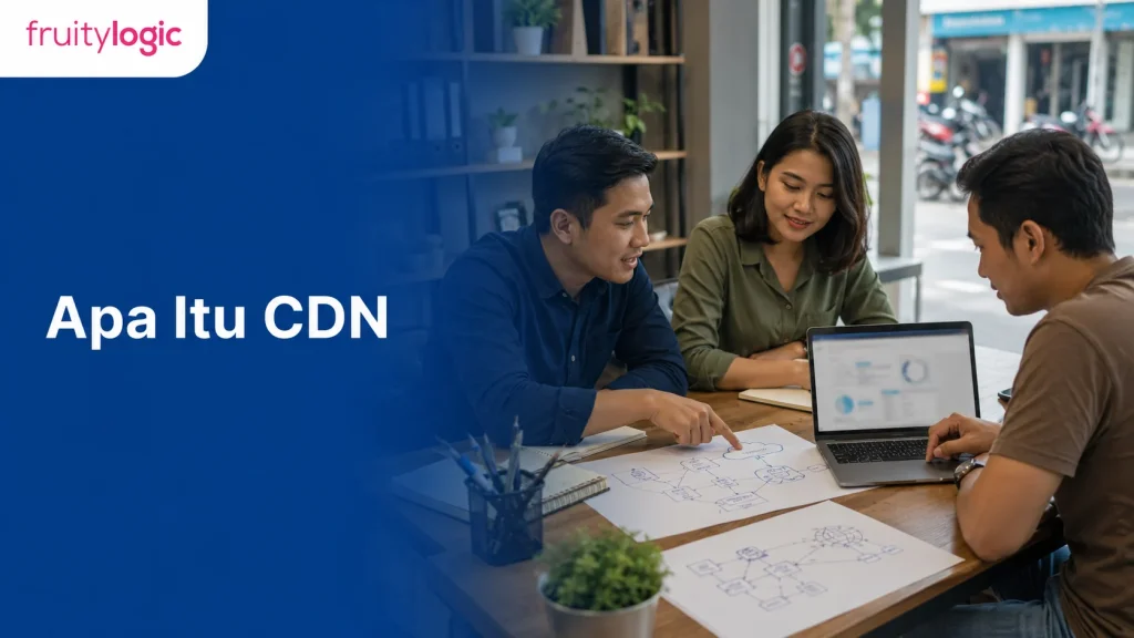 Dua spesialis web menjelaskan CDN dan performa website kepada pemilik bisnis di kantor agensi.