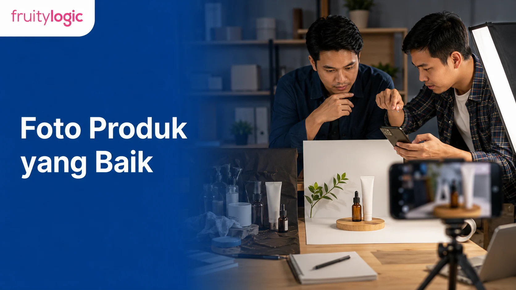 Perbandingan setup foto produk rapi dan berantakan di meja kerja bisnis online